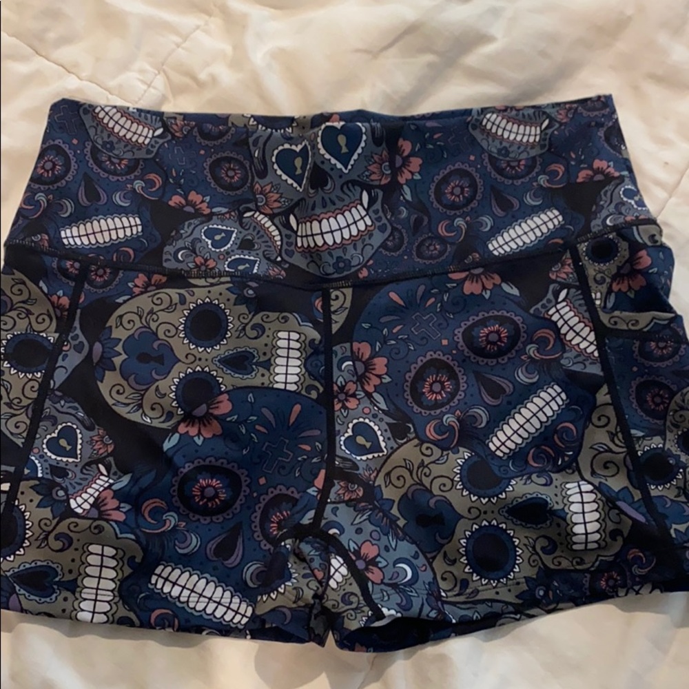 EUC- Constantly Varied Gear Midnight Skull- LGE